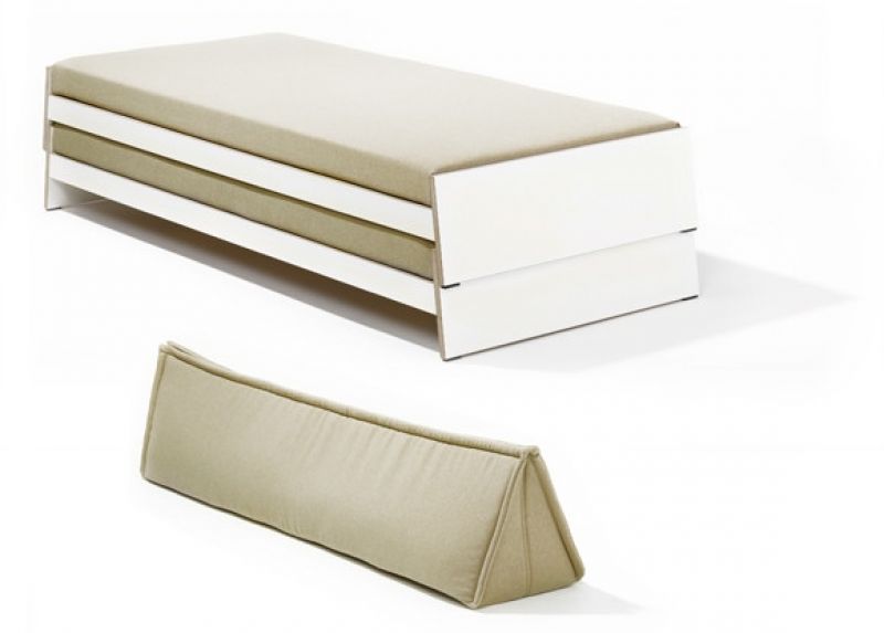 Matratze für Lönneberga Stapelbett von Richard Lampert, beige Matratze und Kissen für Kinderbett.